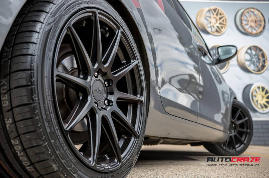 VOLKSWAGEN GOLF ESSEN SATIN BLACK
